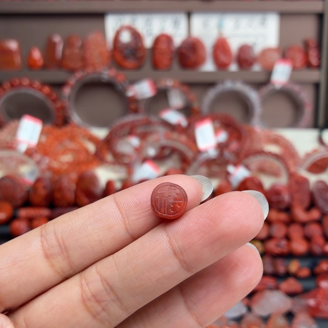 南红玛瑙未镶嵌颈饰福币9+