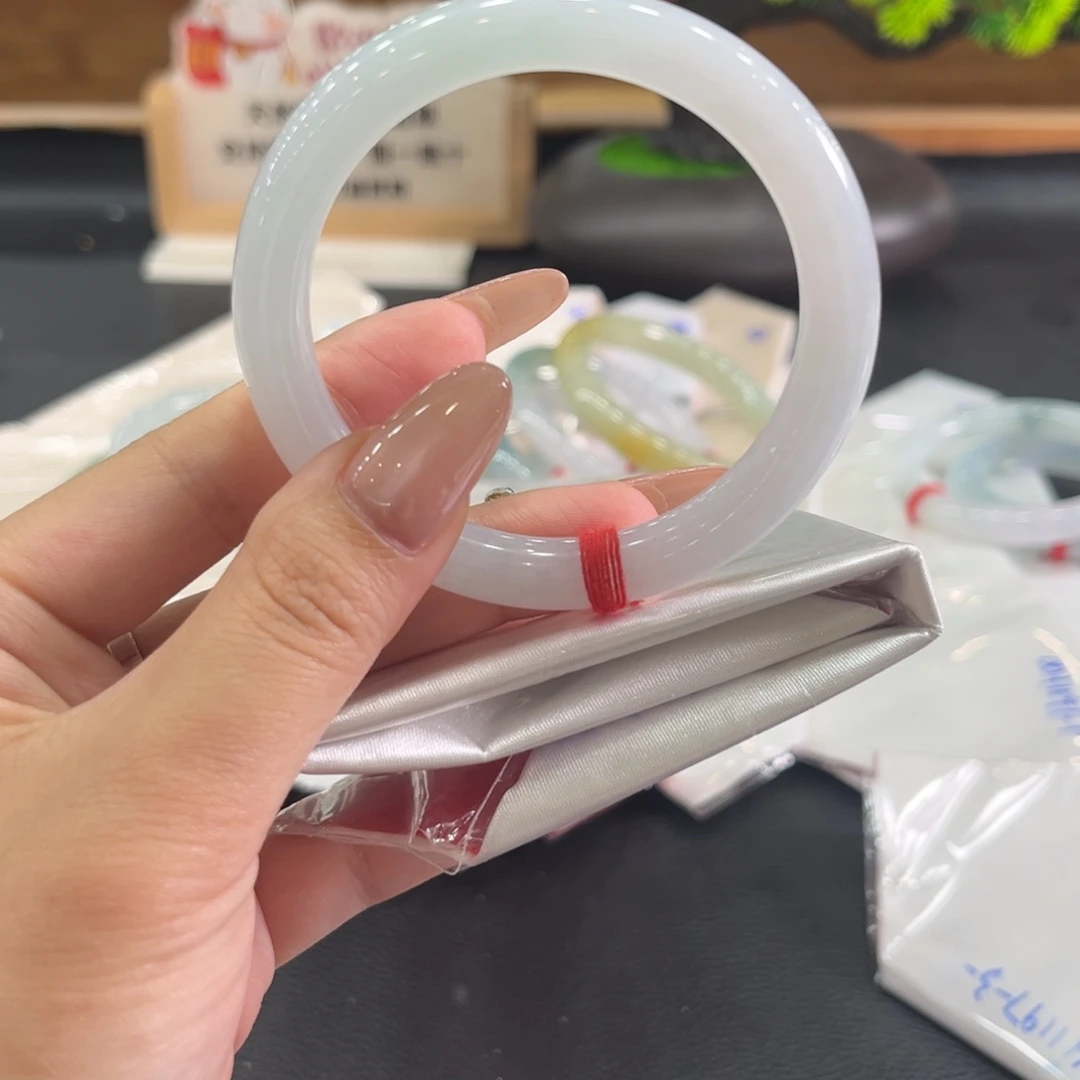 翡翠未镶嵌手镯53.5圆条