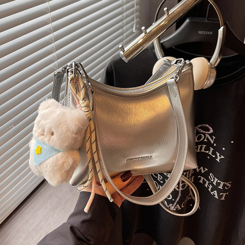 艾米兔女包2025新款时尚小众日常单肩包包女简约文艺百搭斜挎包