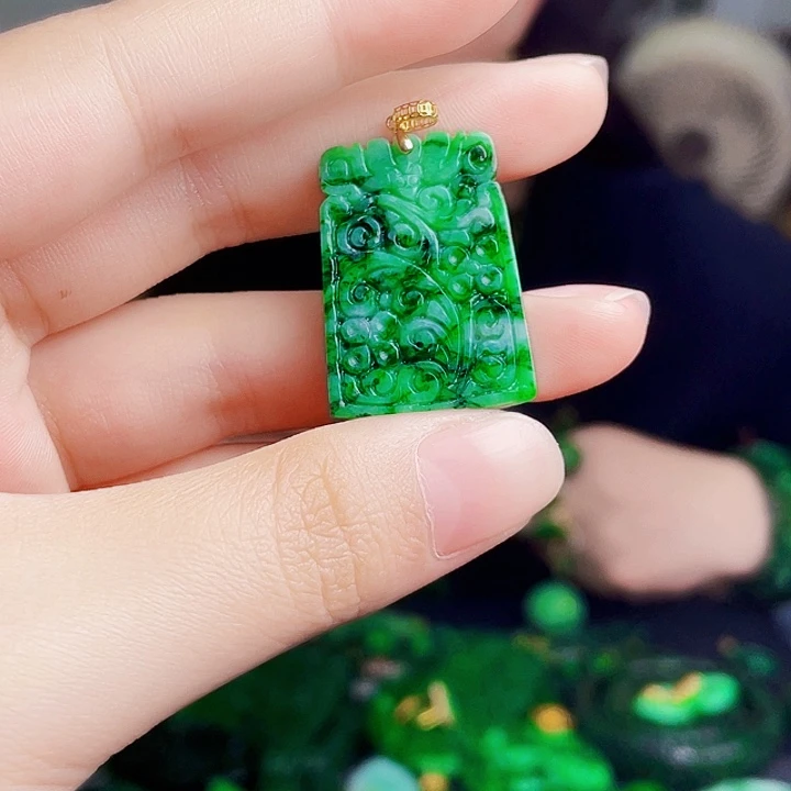 翡翠18K金镶嵌颈饰多样性