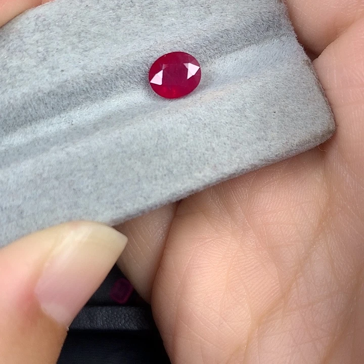 红宝石裸石1.54ct缅甸鸽血红红宝石