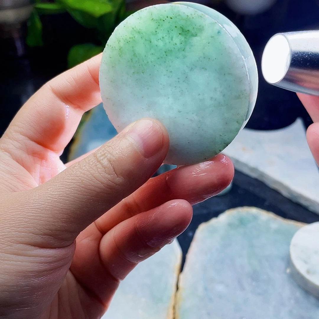 翡翠未镶嵌颈饰毛料5