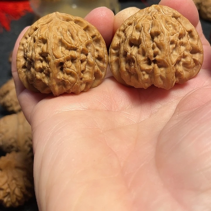 文玩核桃把件三角白