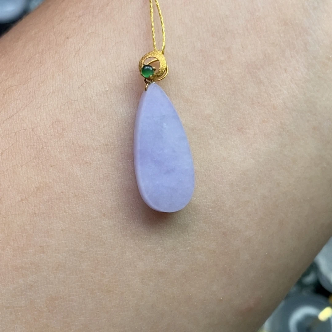 翡翠18K金镶嵌颈饰水滴