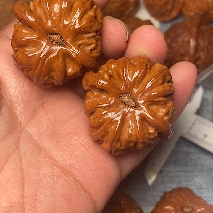 陌***人文玩核桃吊坠白40