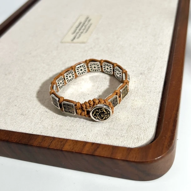 铜合金皮质手链 08056高级个性潮酷扎基拉姆编绳方牌手链