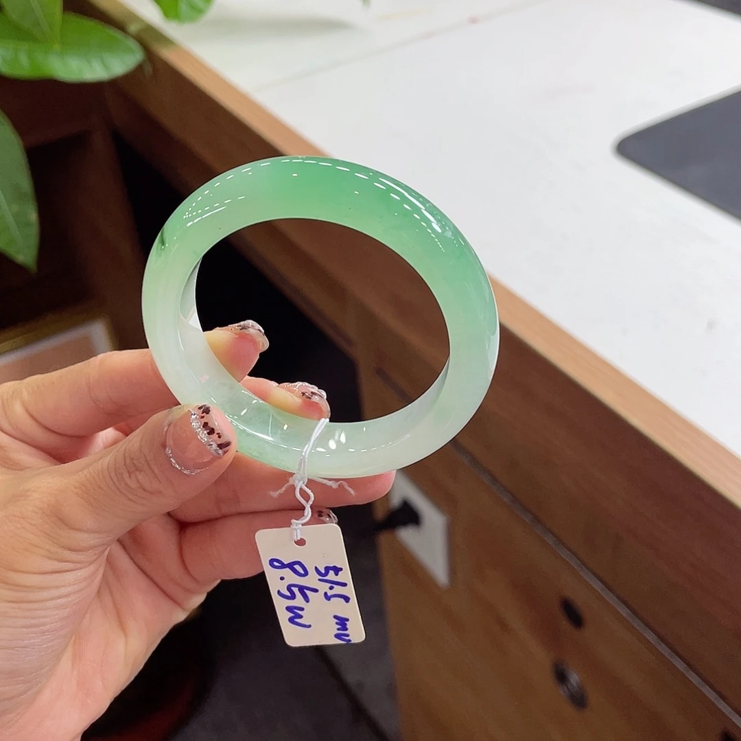 翡翠未镶嵌手镯67 号