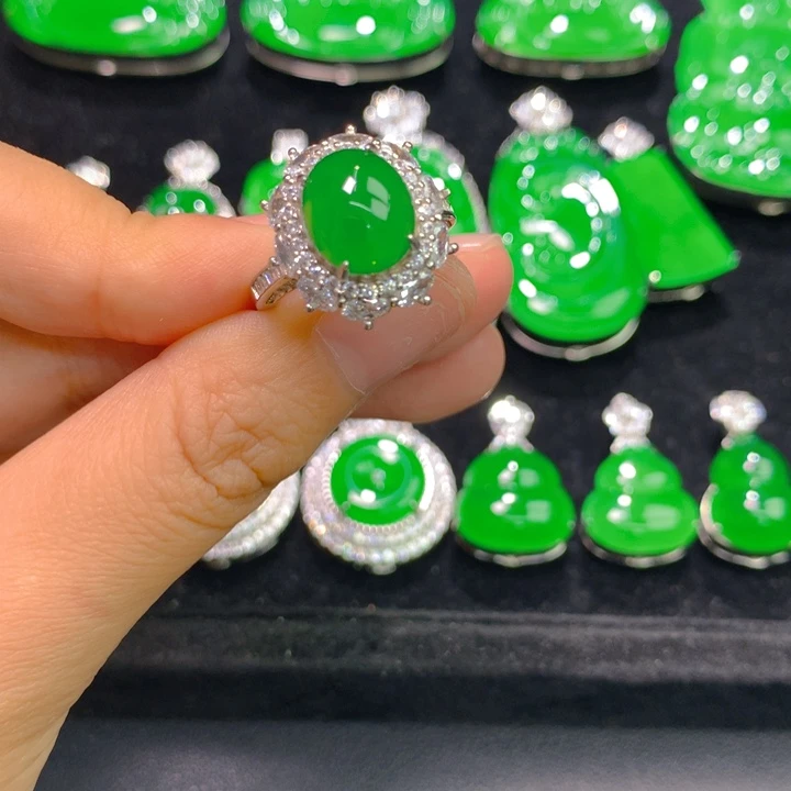 翡翠银S925镶嵌戒指一个