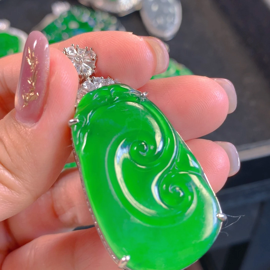 翡翠颈饰未镶嵌翡翠