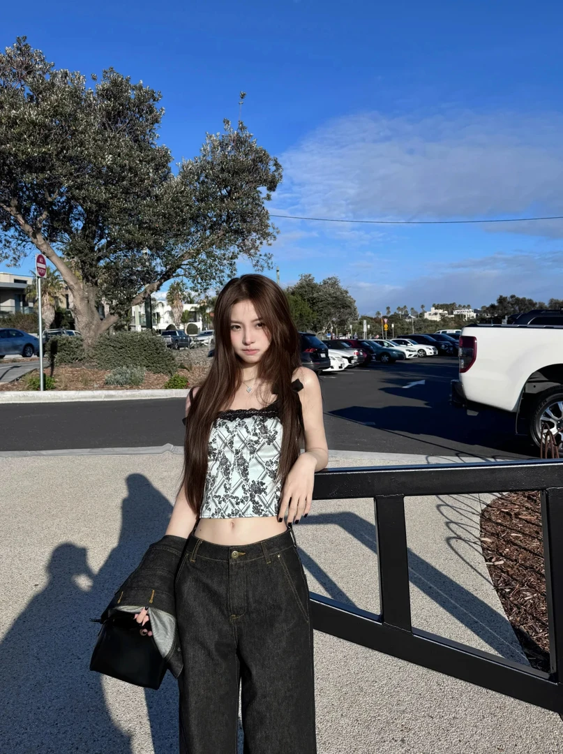 高级感气质长袖牛仔外套内搭吊带背心女2025新款显瘦牛仔裤子套装