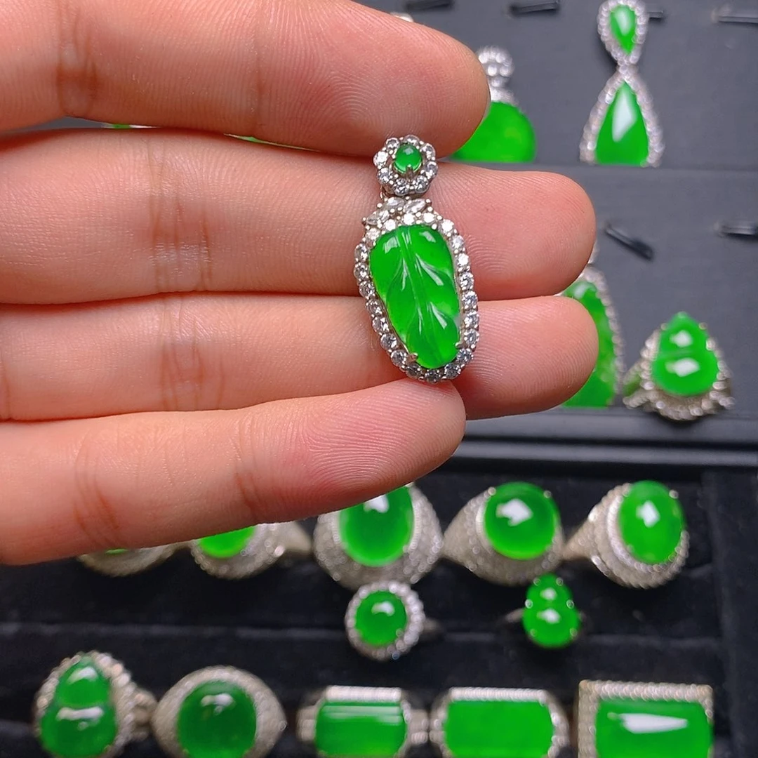 吊坠(赠链)银S925镶嵌翡翠吊坠