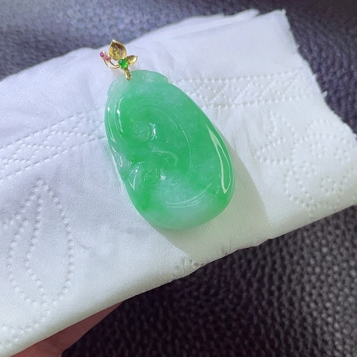 翡翠颈饰18K金镶嵌翡翠