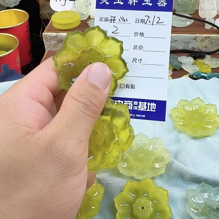 开***酱蛇纹石玉未镶嵌颈饰