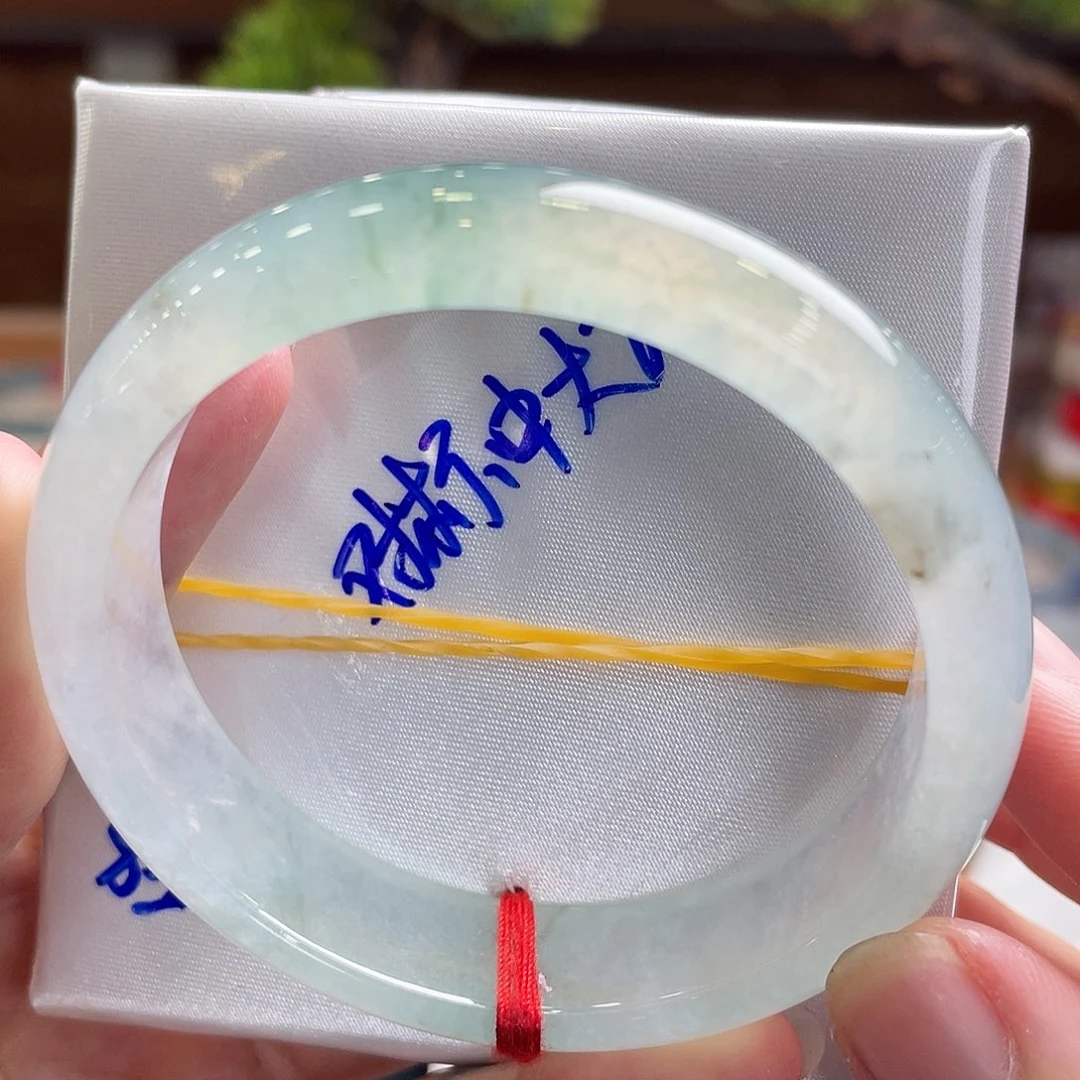 翡翠手镯未镶嵌53.7炸光 冰透