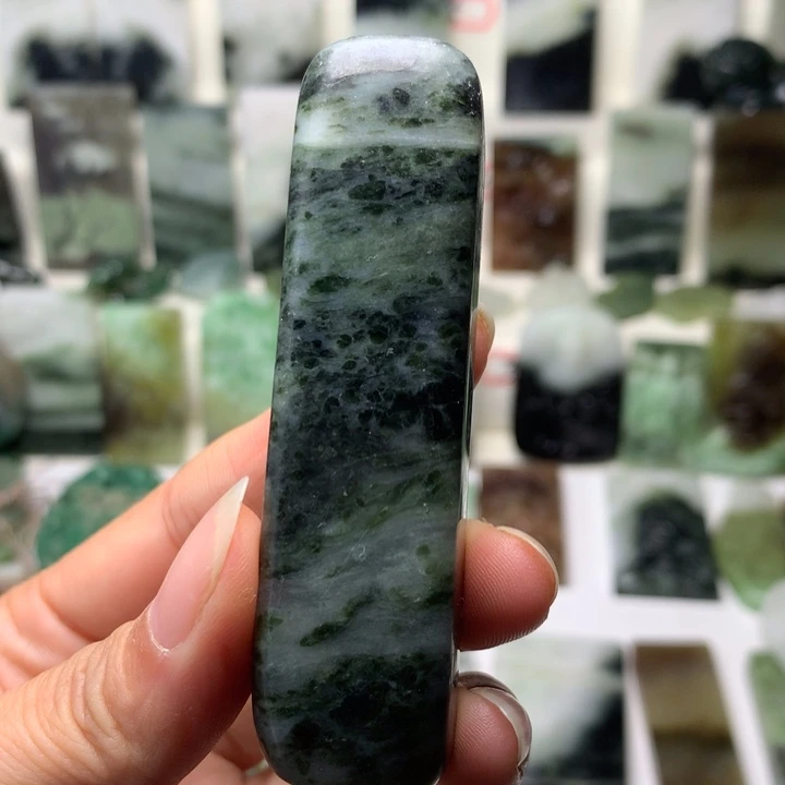 独山玉未镶嵌颈饰