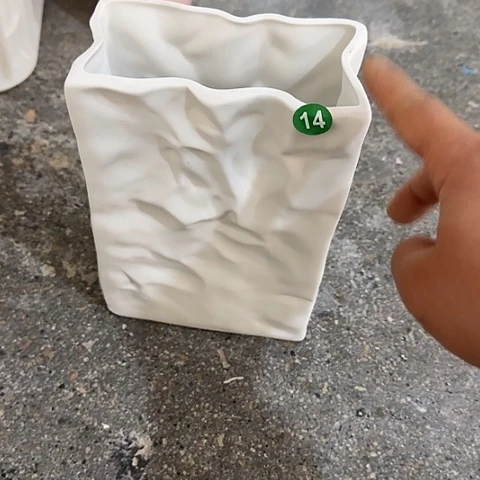 瓶瑕疵4号方花瓶一个