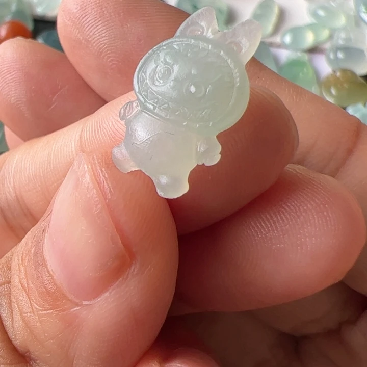定制翡翠未镶嵌拉布布