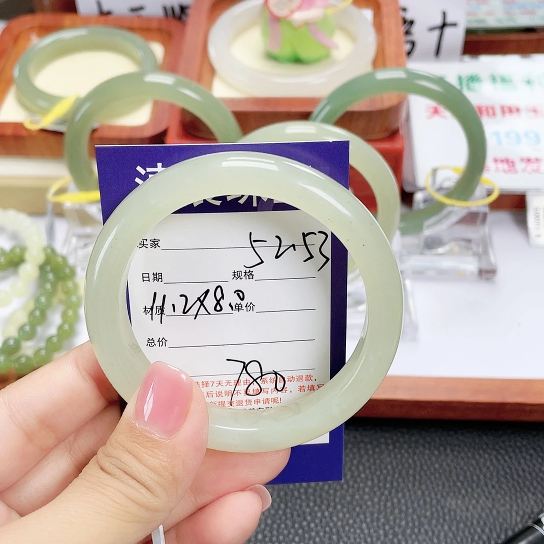 和田玉未镶嵌手镯