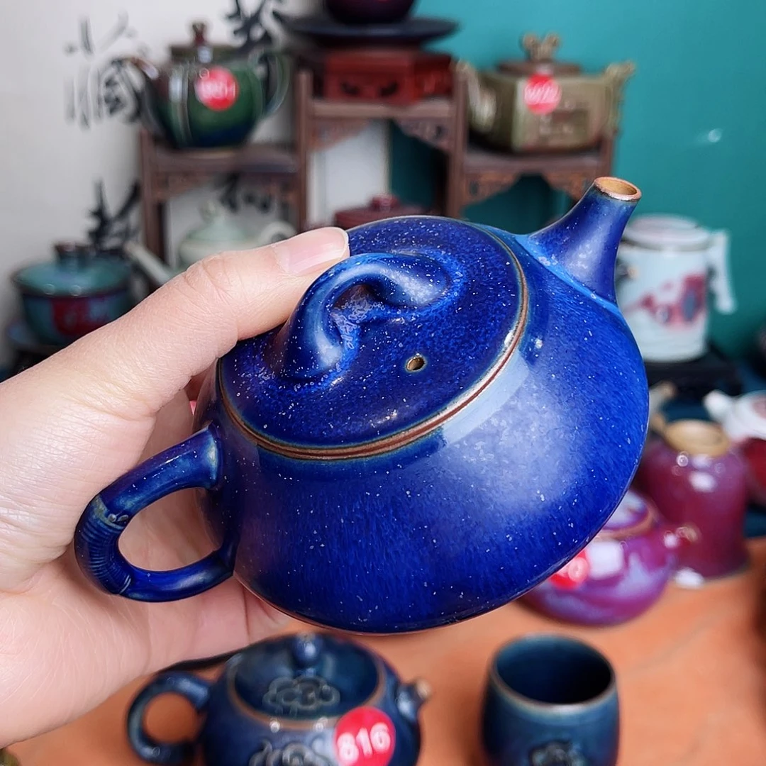 壶一**在钧瓷艺术作品壶