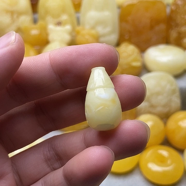 琥珀颈饰未镶嵌琥珀蜜蜡吊坠