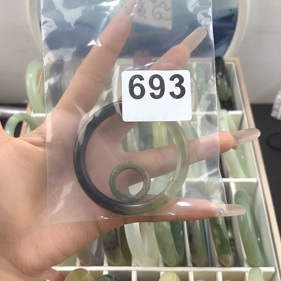 不****蛇纹石玉未镶嵌颈饰