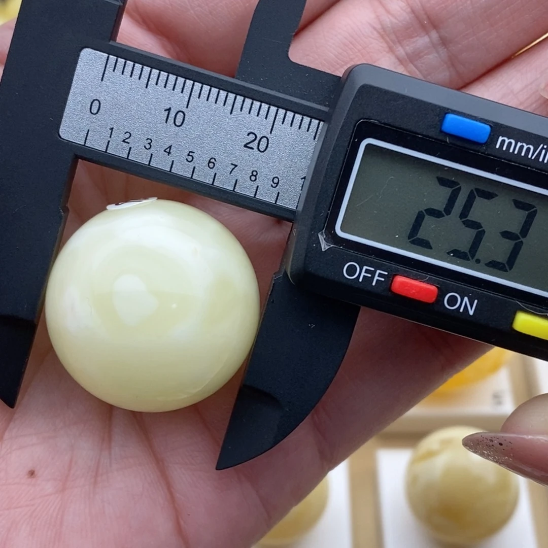 ****生蜜蜡未镶嵌裸石微瑕浓白珠子