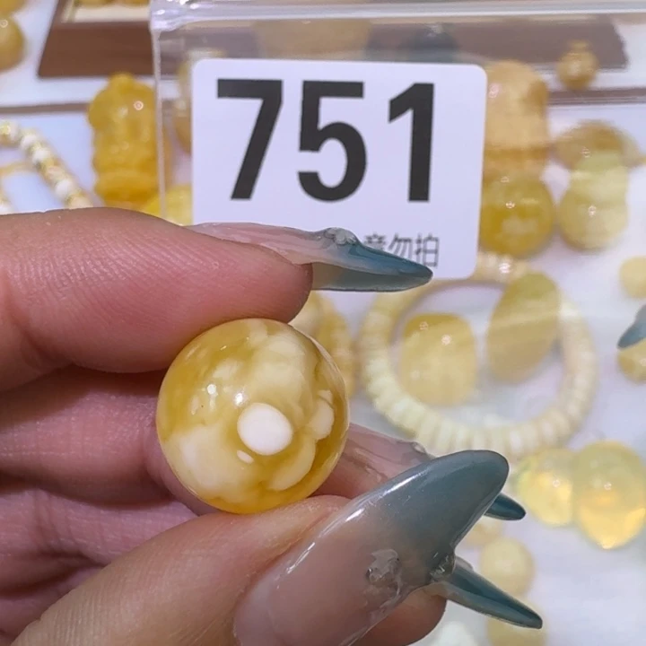 裸石琥珀未镶嵌15.6瑕疵