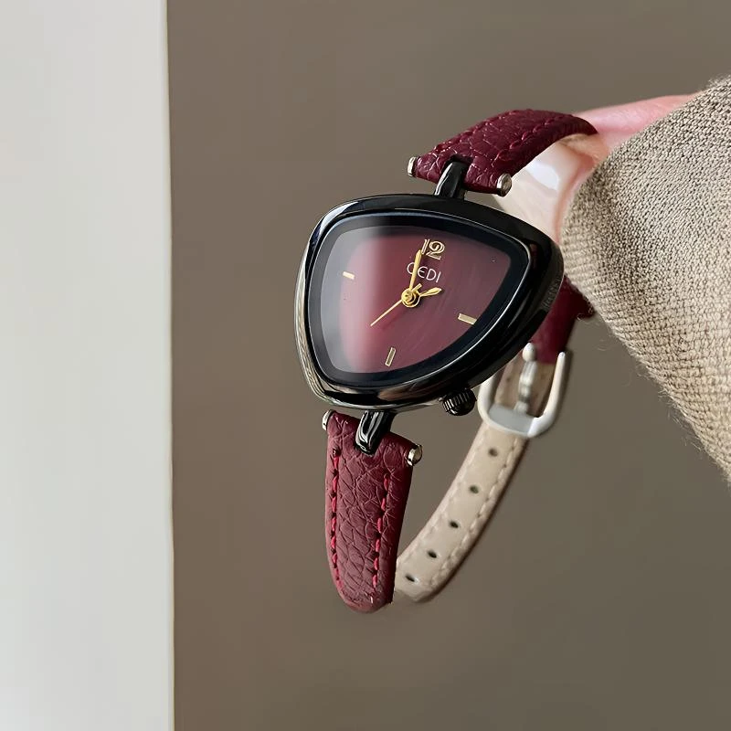 不规则三角盘小众设计轻奢高级感时尚百搭气质女士通勤皮带石英表