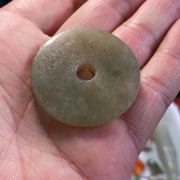 我***人翡翠未镶嵌颈饰挂件