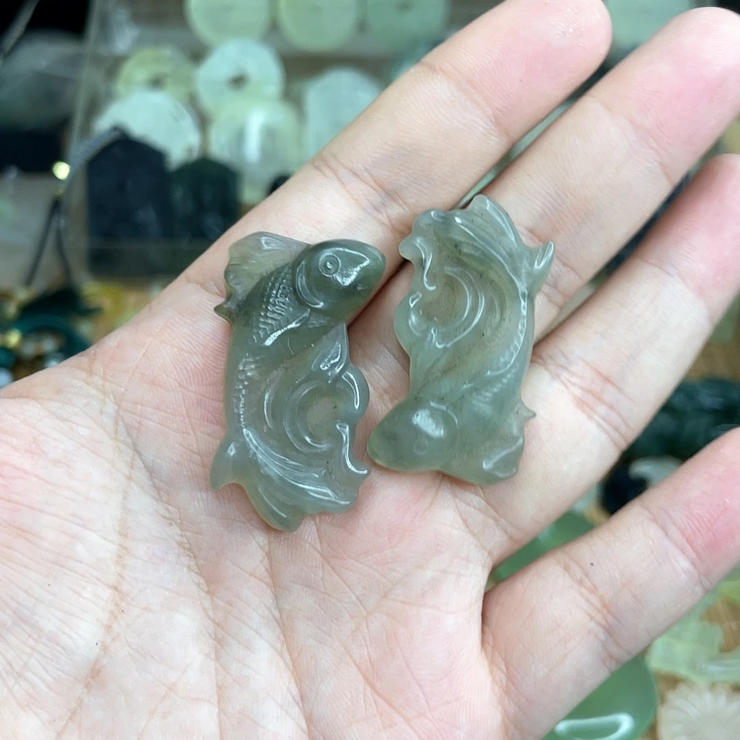 未镶嵌岫玉颈饰一对