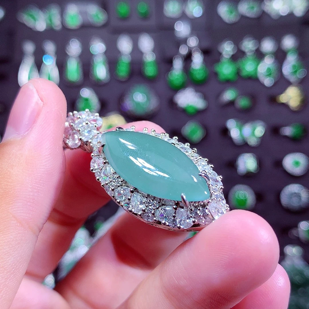 颈饰未镶嵌翡翠天然