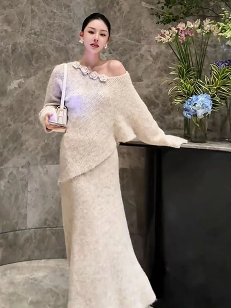 2025新款法式温柔立体花朵宽松设计感不规则羊驼针织两件套