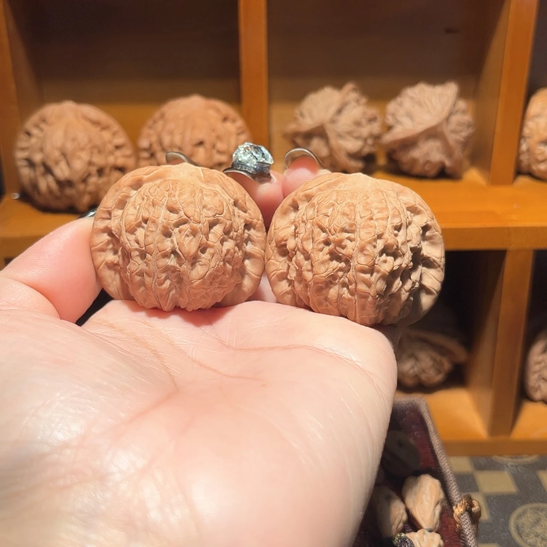 吊坠文玩核桃血麒麟