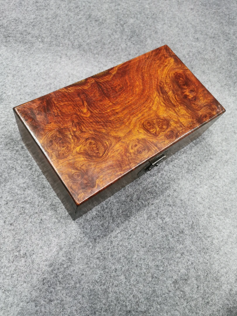 黄 花梨鬼脸花纹盒子2