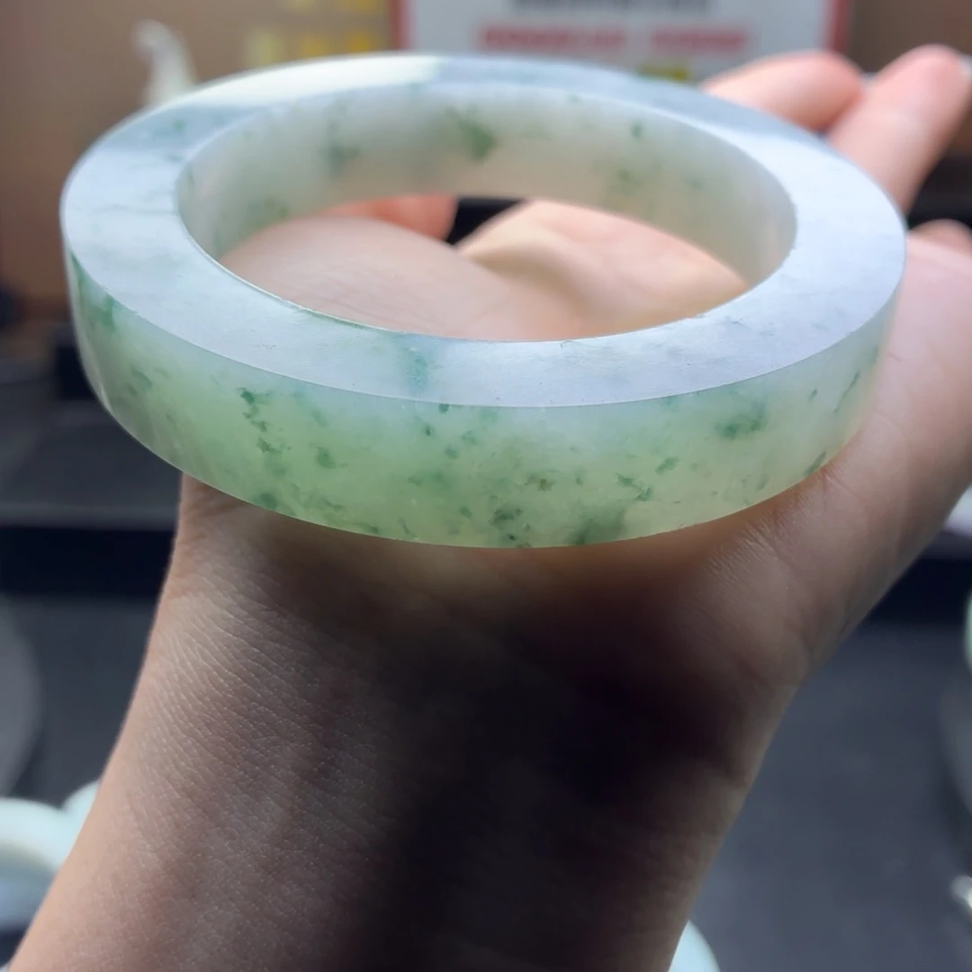 黎***O定制翡翠未镶嵌翡翠手镯