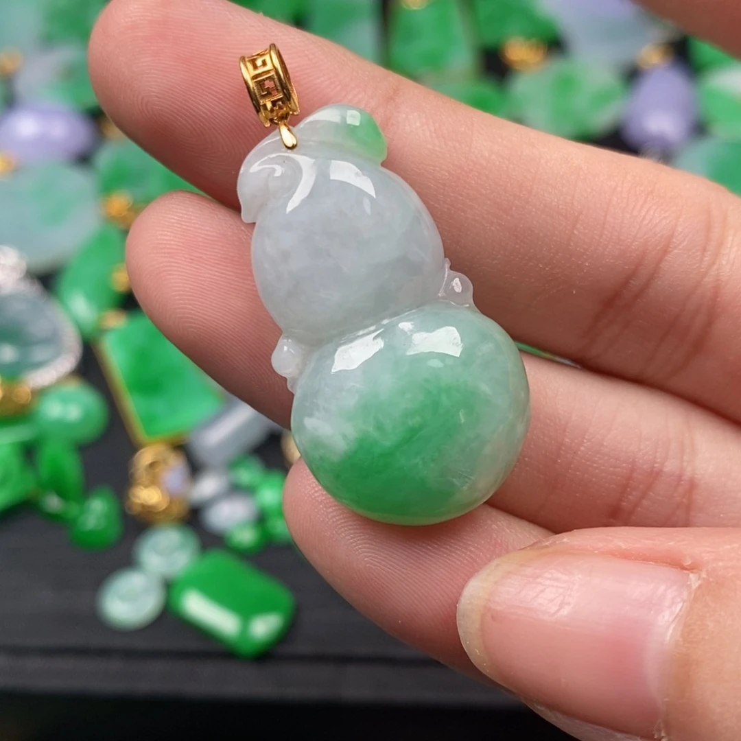 翡翠18K金镶嵌颈饰翡翠