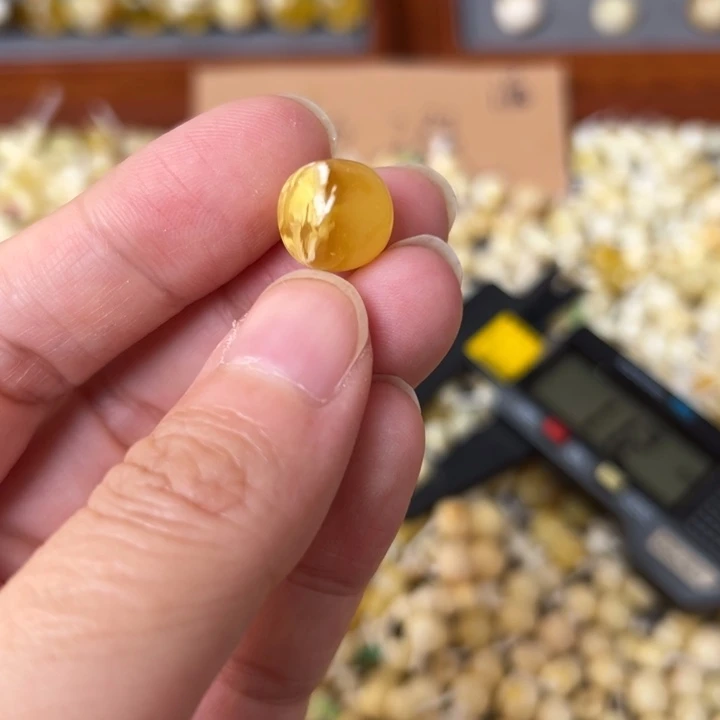 蜜蜡未镶嵌裸石11.2mm一个