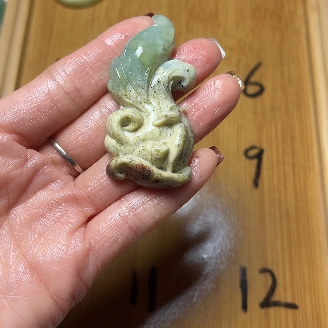 水***离蛇纹石玉未镶嵌颈饰