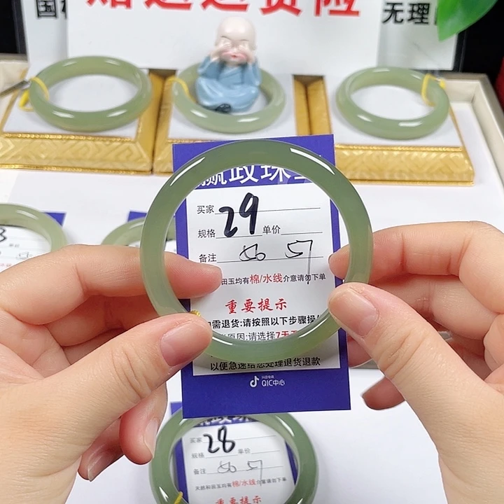 和田玉未镶嵌手镯