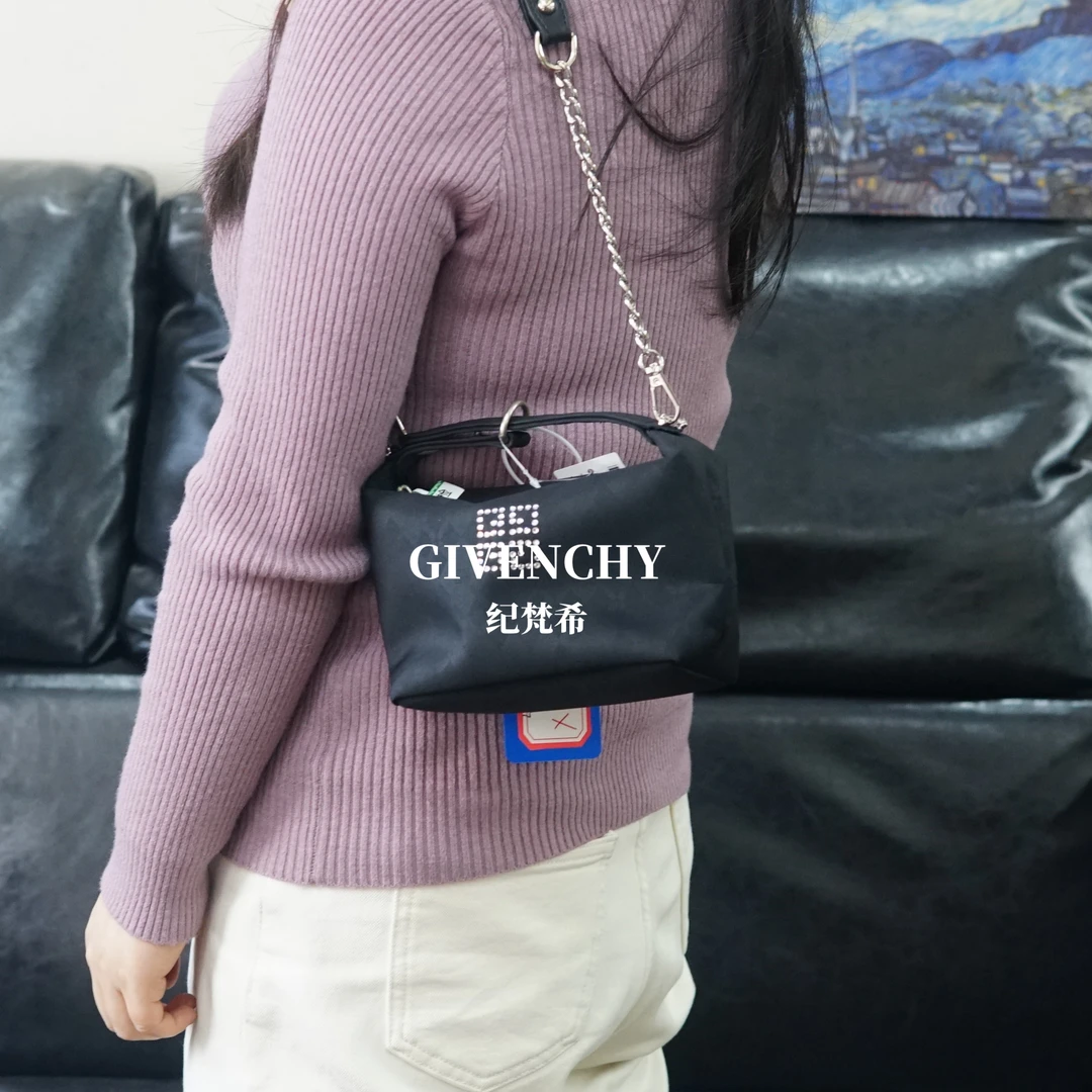 95新 Givenchy/纪梵希 链条手提包/JJ01407311/7311