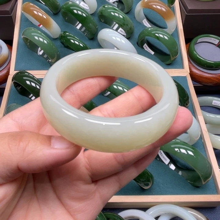 仙***儿未镶嵌手镯和田玉