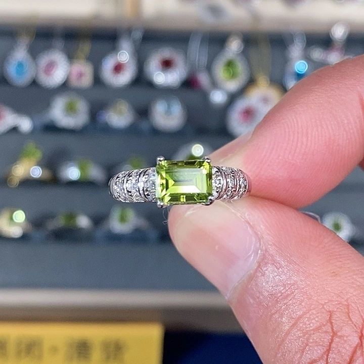 橄榄石戒指银S925镶嵌雪**爪