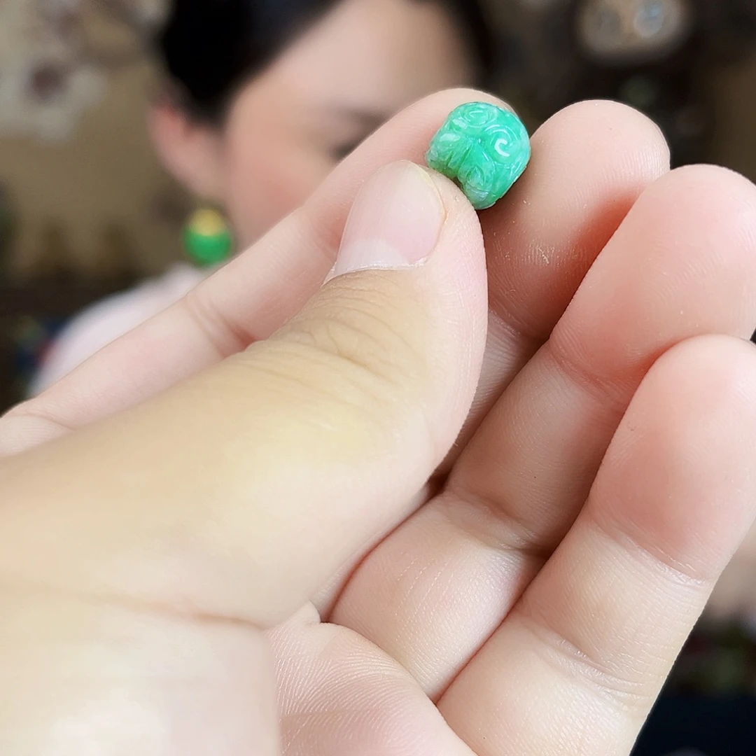 翡翠未镶嵌颈饰吊坠