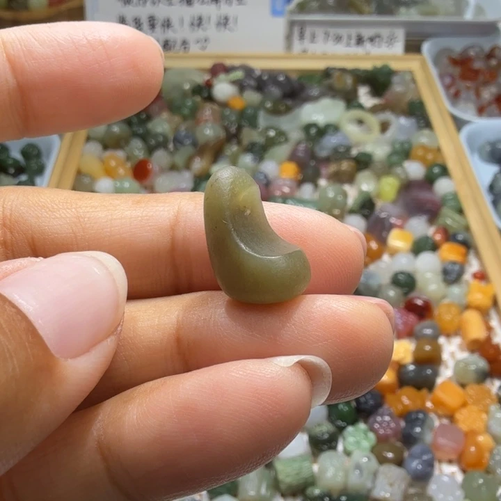 和田玉未镶嵌珠宝半成品