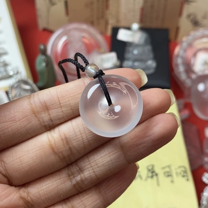 颈饰未镶嵌石英质玉