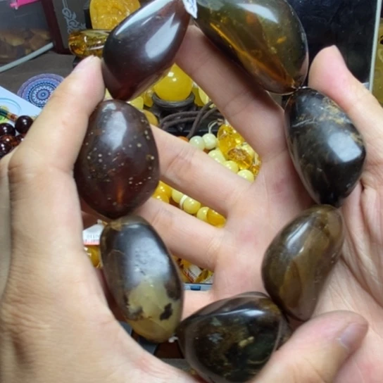 未镶嵌琥珀珠宝奇石