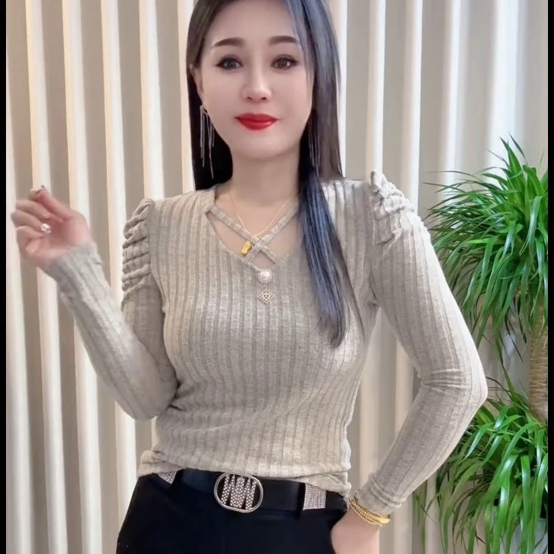 交叉系带镂空v领设计感遮肉显瘦百搭长袖针织上衣雪花绒打底衫女