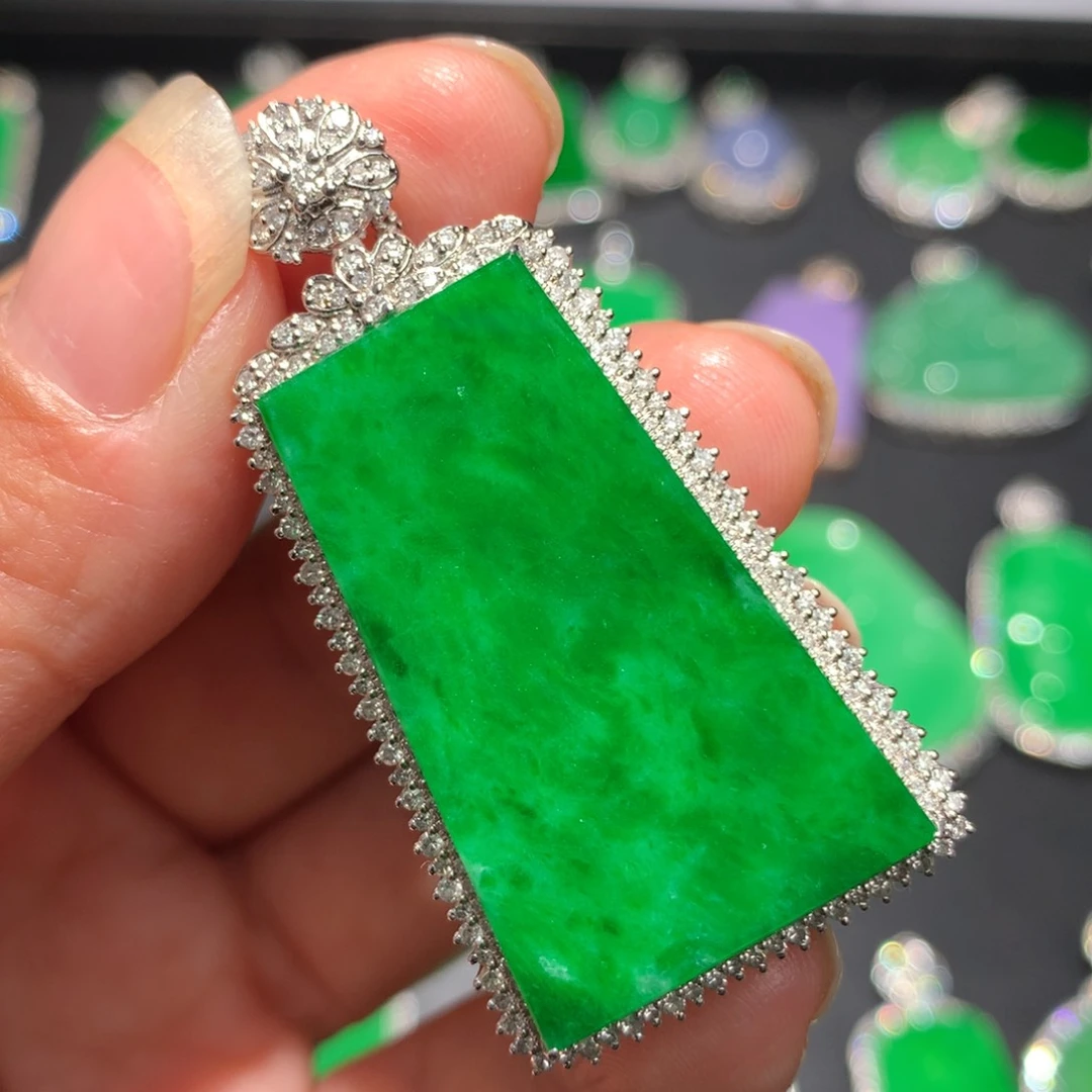 翡翠颈饰18K金镶嵌翡翠