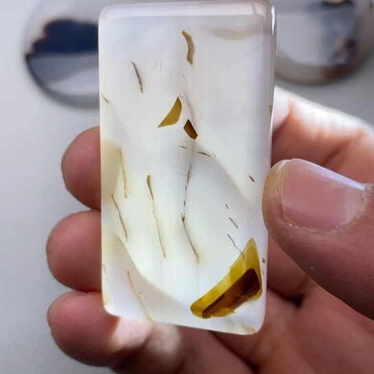 玛瑙/玉髓颈饰未镶嵌M****?