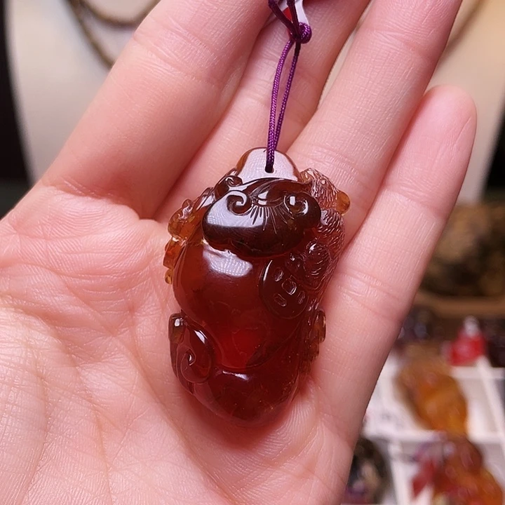 琥珀未镶嵌裸石抚顺琥珀净水鼠你有米